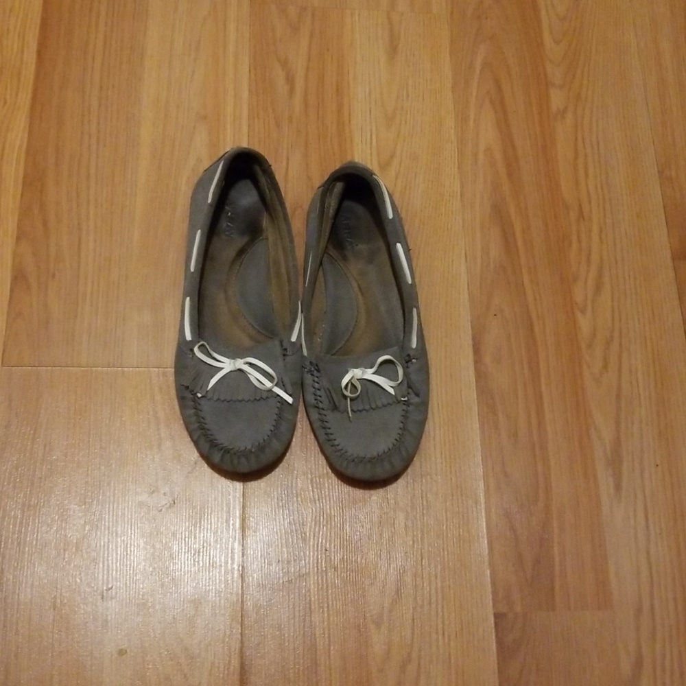 Woman's Moccasins